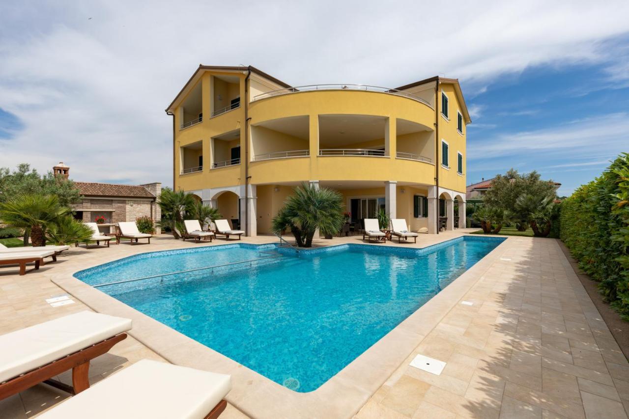 B&B Villa Oasa 2 Rovinjsko Selo Exteriör bild